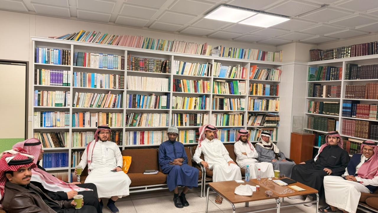 الحضور والنقاش العلمي حول أفكار الكتاب